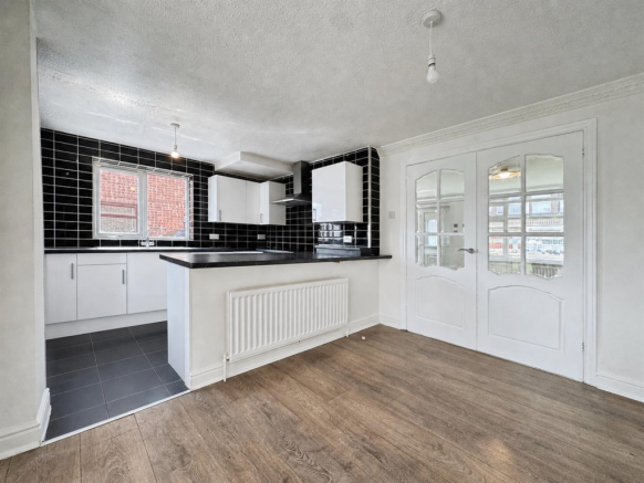 3 bed Semi-Detached for sale Image 5