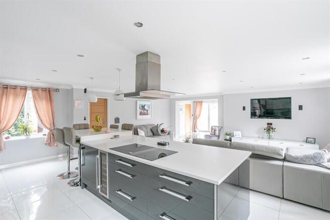 KITCHEN/BREAKFAST ROOM ALT