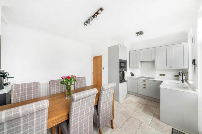 OPEN-PLAN DINING KITCHEN