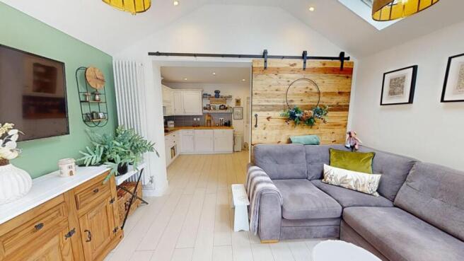 LOUNGE/DINING ROOM