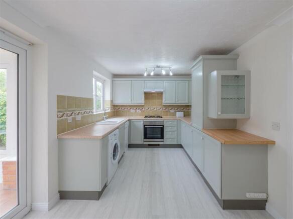 KITCHEN 2.jpg
