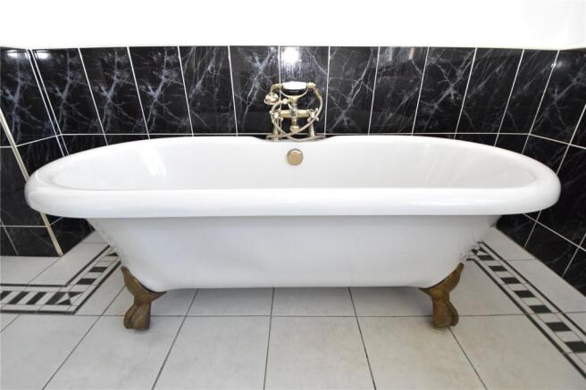 Roll Top Bath