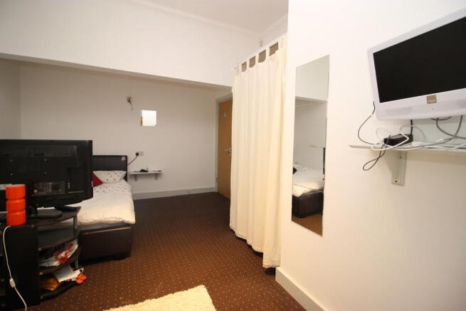 10 bed Terraced to rent Image 9