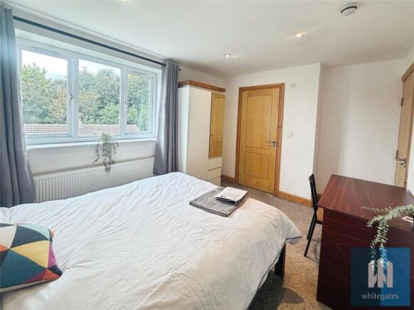 8 bed Semi-Detached to rent Image 12