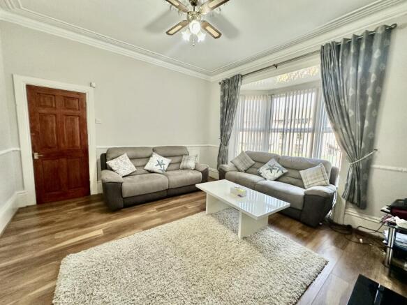 5 bed Semi-Detached for sale Image 4