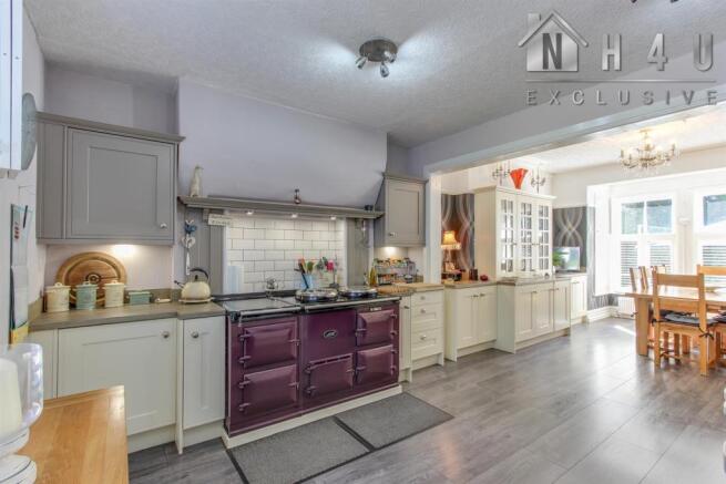 KITCHEN / DINING ROOM: