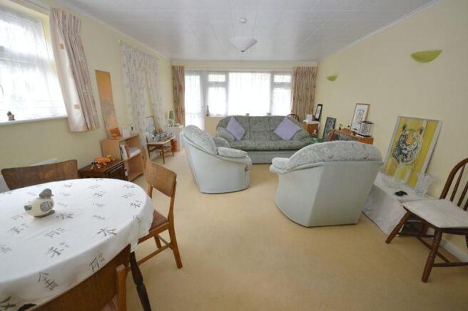 Lounge/Dining ...