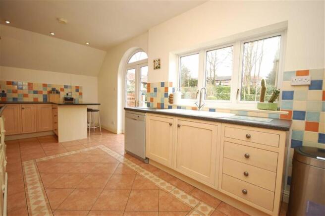 BREAKFAST KITCHEN TH