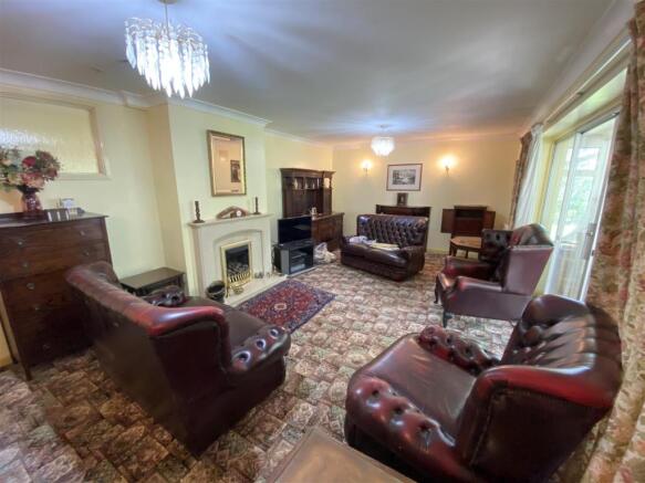 REAR LIVING ROOM