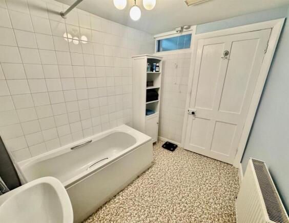 2 bed Flat for sale Image 5