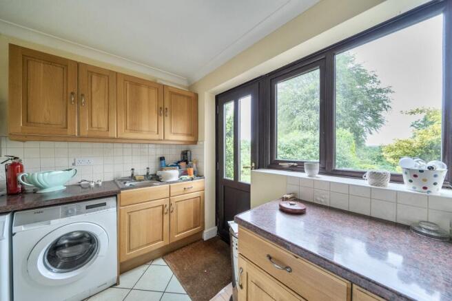 Overhill, Warlingham, CR6 photo 4