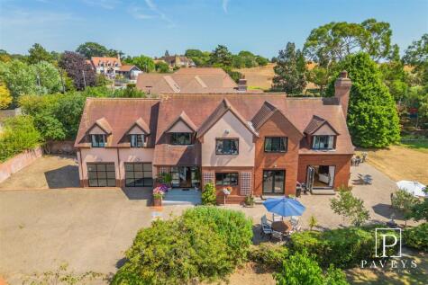 Little Clacton Road, Great Holland, Frinton-On-Sea