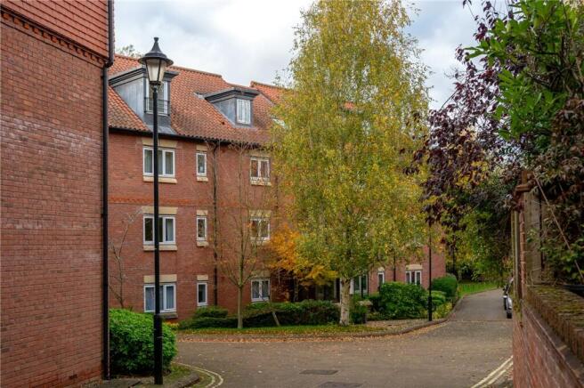 3 bed Apartment for sale Image 12