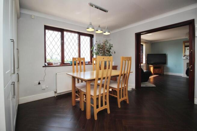 4 bed Detached for sale Image 5