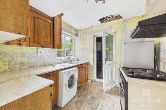 5 bed Detached for sale Image 6