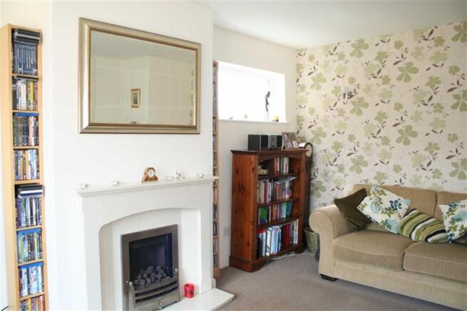 FRONT LOUNGE