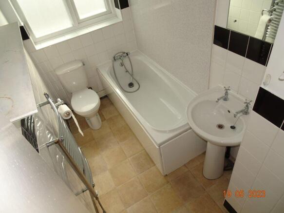 3 bed Terraced to rent Image 12