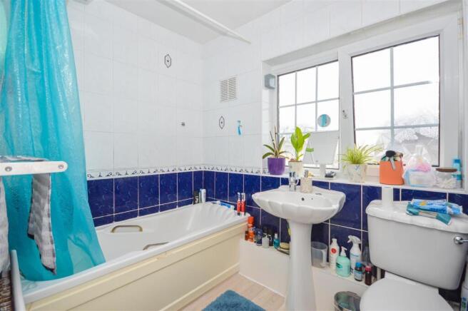 3 bed Semi-Detached for sale Image 9