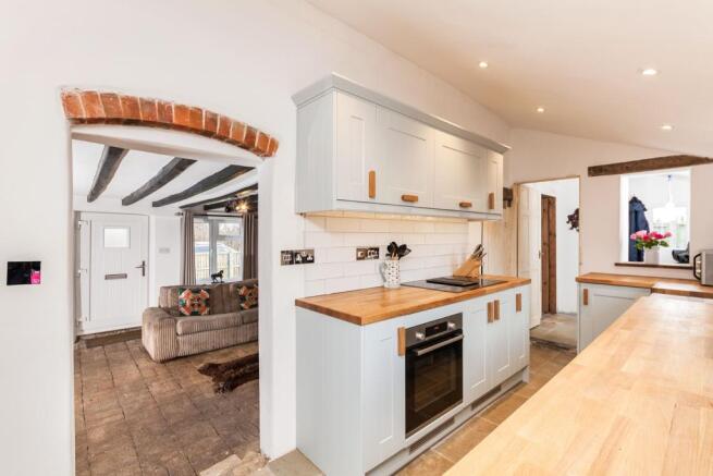Kitchen through to s
