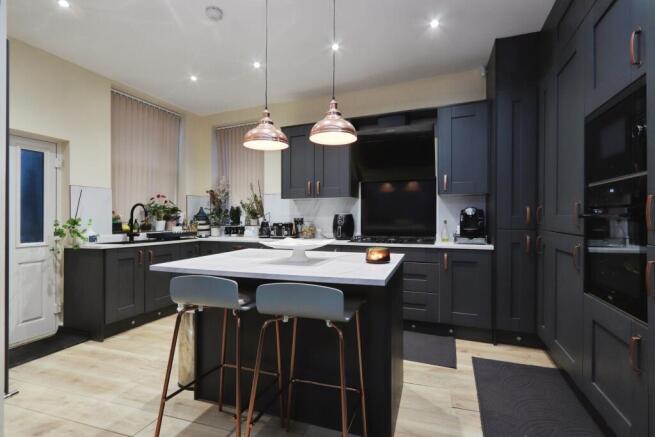4 bed Terraced for sale Image 9