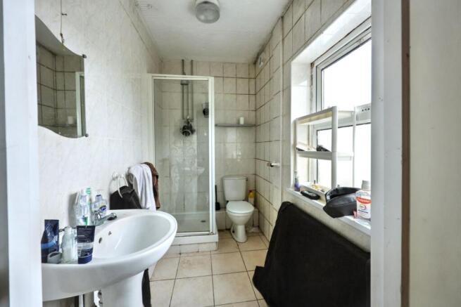 Flat 4 Aneurin House, Heol Aneurin, Caerphilly, Mid Glamorgan, CF83 2PE - More