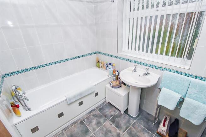 4 bed Semi-Detached for sale Image 12