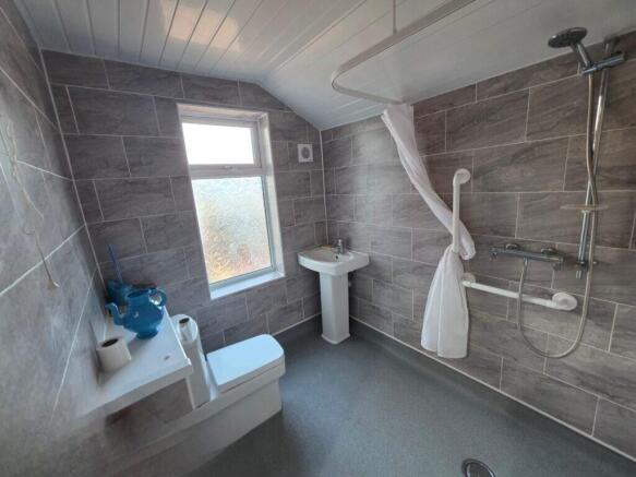 7 bed House for sale Image 7