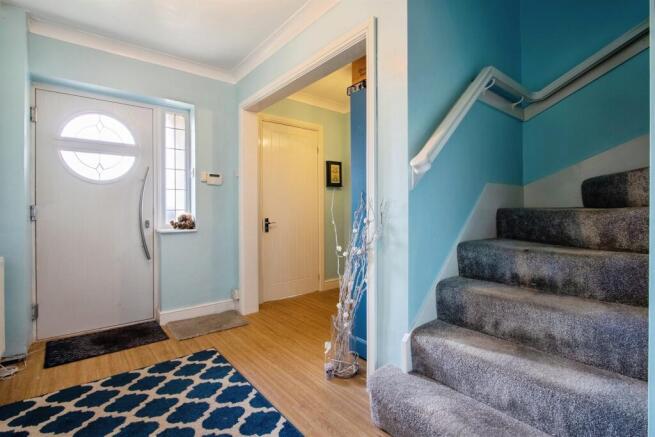 5 bed Detached for sale Image 11