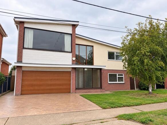 5-bed detached on Beveland Road, Canvey Island, Canvey Island, Essex. , £500,000