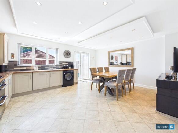 4 bed Semi-Detached for sale Image 8