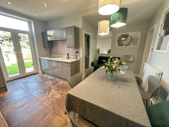 LIVING/DINING KITCHEN