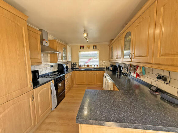 2 bed Semi-Detached Bungalow for sale Image 4