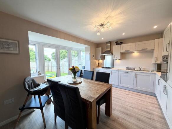3 bed Semi-Detached for sale Image 4
