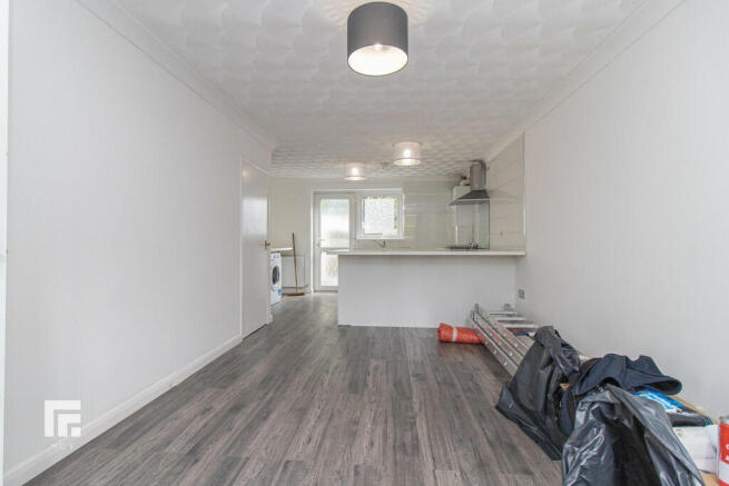 8 St James-06