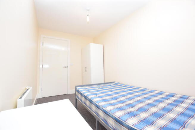 2 bed Apartment to rent Image 5