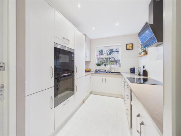 3 bed Apartment for sale Image 5