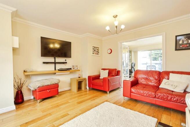 5 bed Semi-Detached for sale Image 5