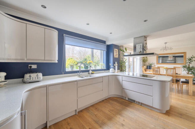 14237451069b846f4a7453