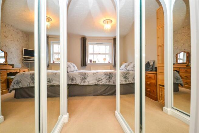 Walk-in-Wardrobe