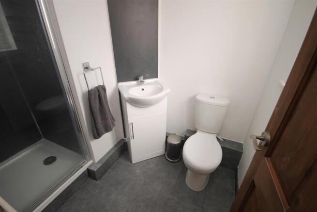 EN SUITE.JPG