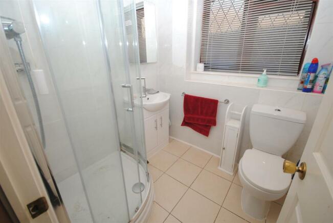 64parlingtonmeadowshowerroom.JPG