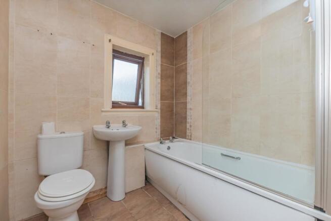 17. Bathroom (2).jpg