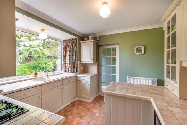 4 bed House for sale Image 7