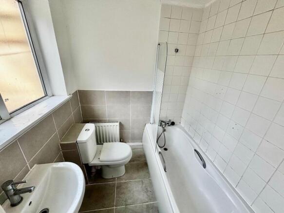 3 bed House to rent Image 5