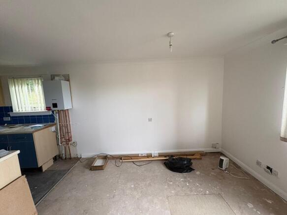 63 Beechwood Drive, Alexandria, West Dunbartonshire G83 9LR photo 5