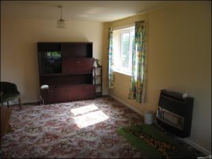 Lounge/Dining Area