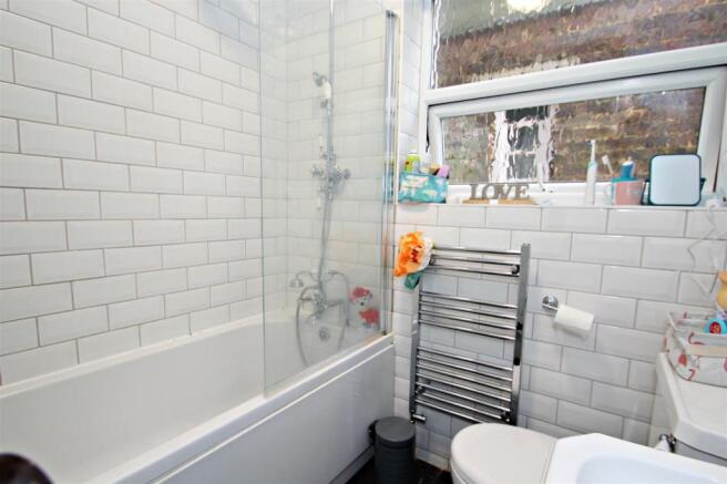 Bathroom (2).jpg