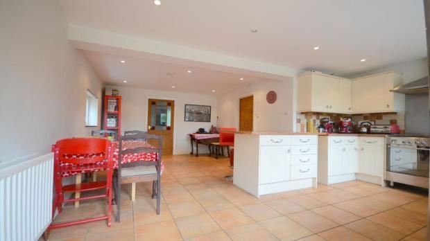 Kitchen/Breakfast Rm