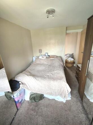 5 bed Semi-Detached for sale Image 11