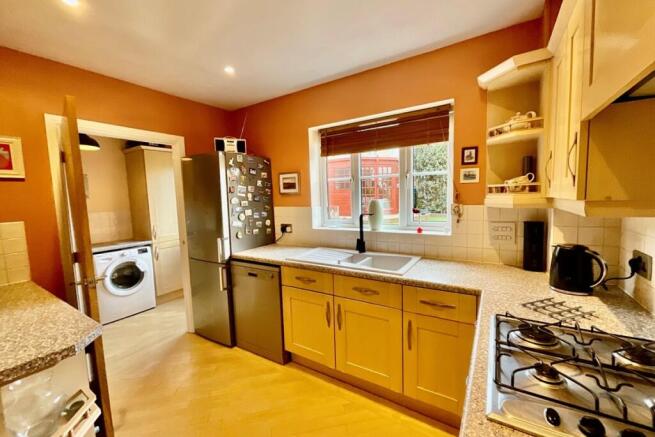 4 bed Detached for sale Image 7